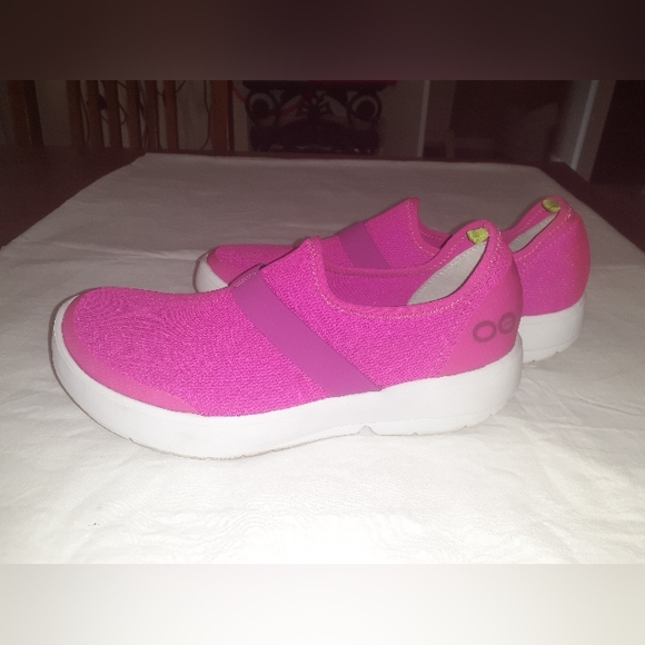 Women's Oofos Sz.9 Recovery EUC' - Picture 5 of 9